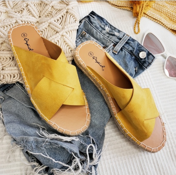 🚨//The Elsinore// Yellow vegan suede Sandals - Picture 2 of 8